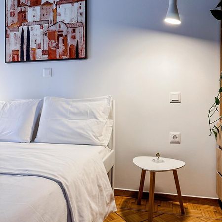 Apartment Near Metro + Port Piraeus Bagian luar foto
