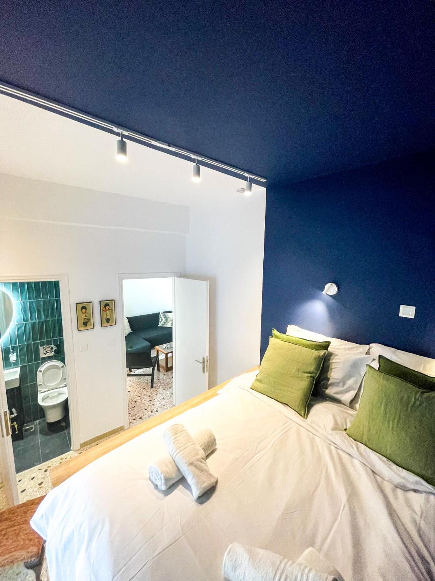 Apartment Near Metro + Port Piraeus Bagian luar foto