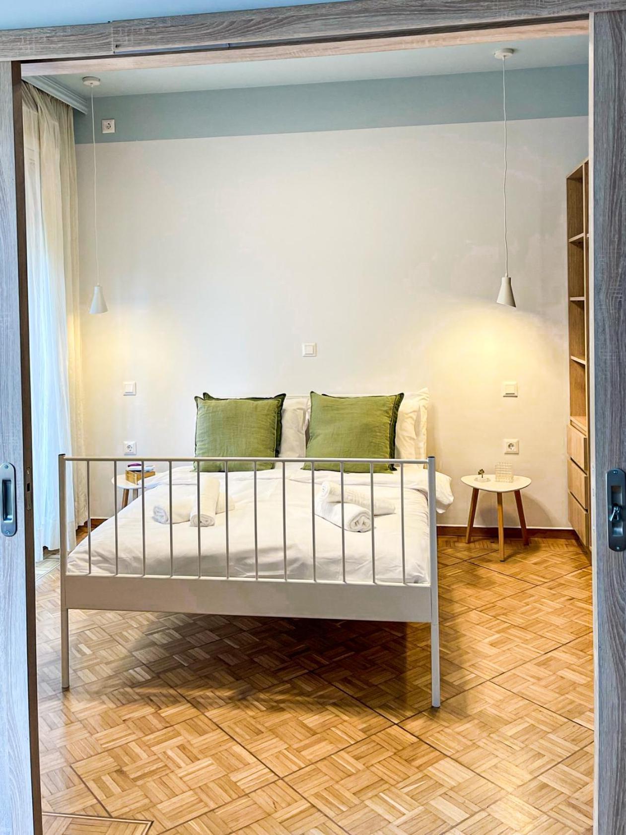 Apartment Near Metro + Port Piraeus Bagian luar foto