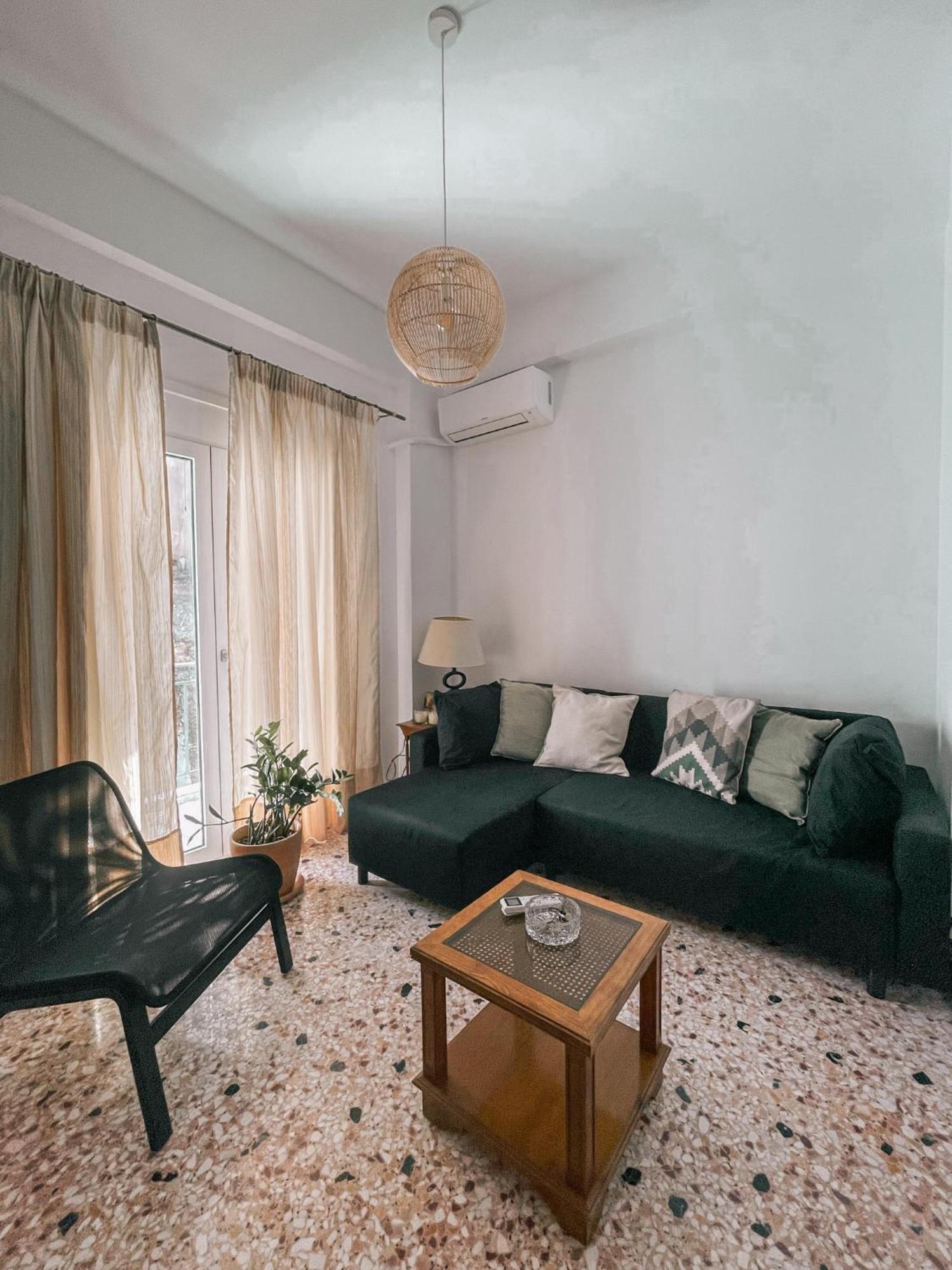 Apartment Near Metro + Port Piraeus Bagian luar foto