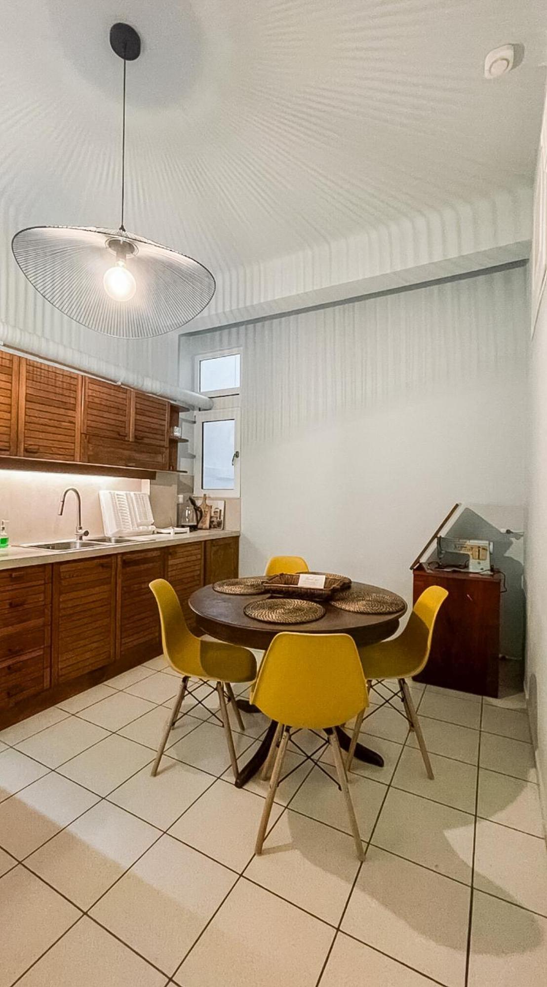 Apartment Near Metro + Port Piraeus Bagian luar foto