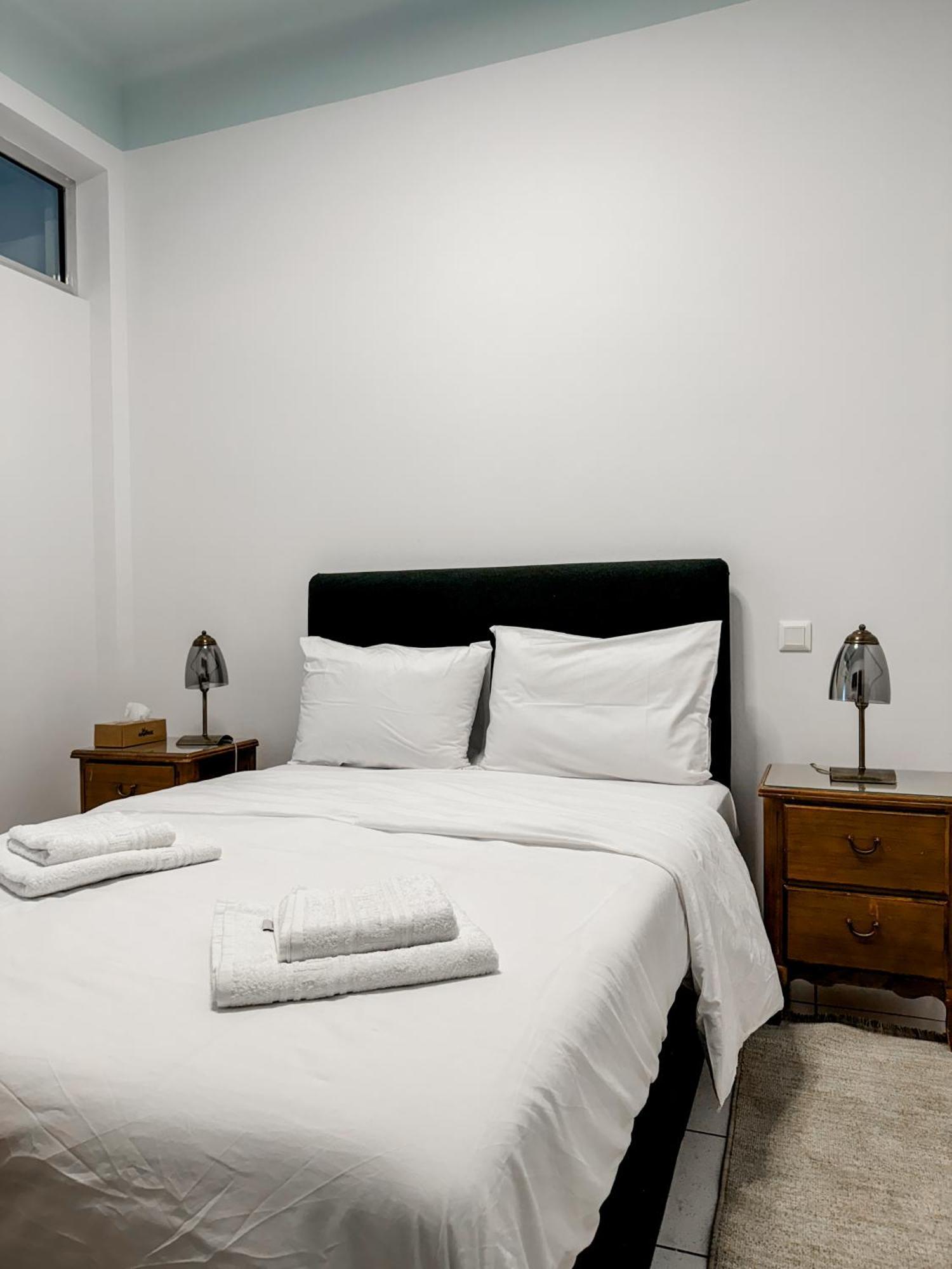 Apartment Near Metro + Port Piraeus Bagian luar foto