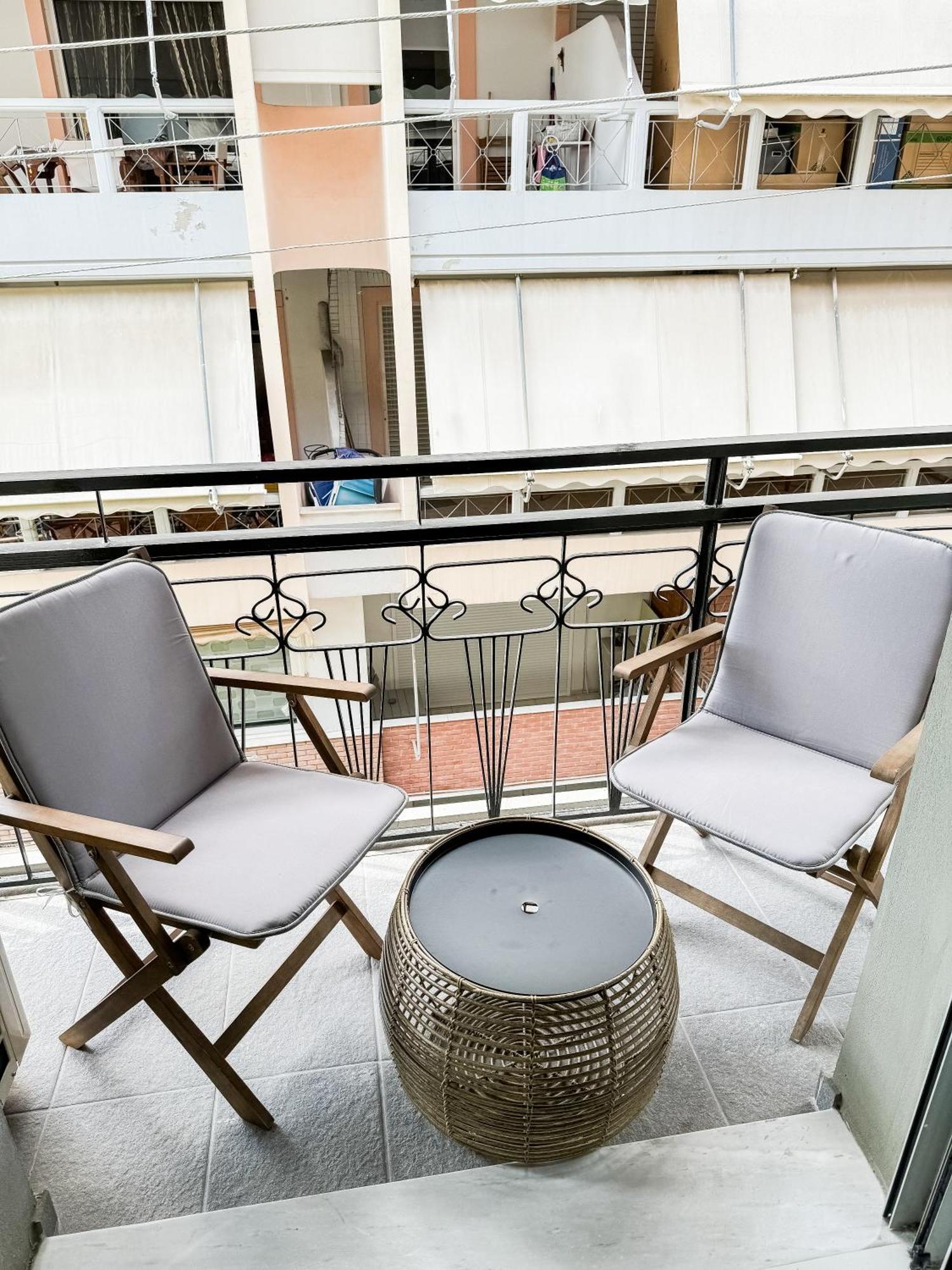 Apartment Near Metro + Port Piraeus Bagian luar foto