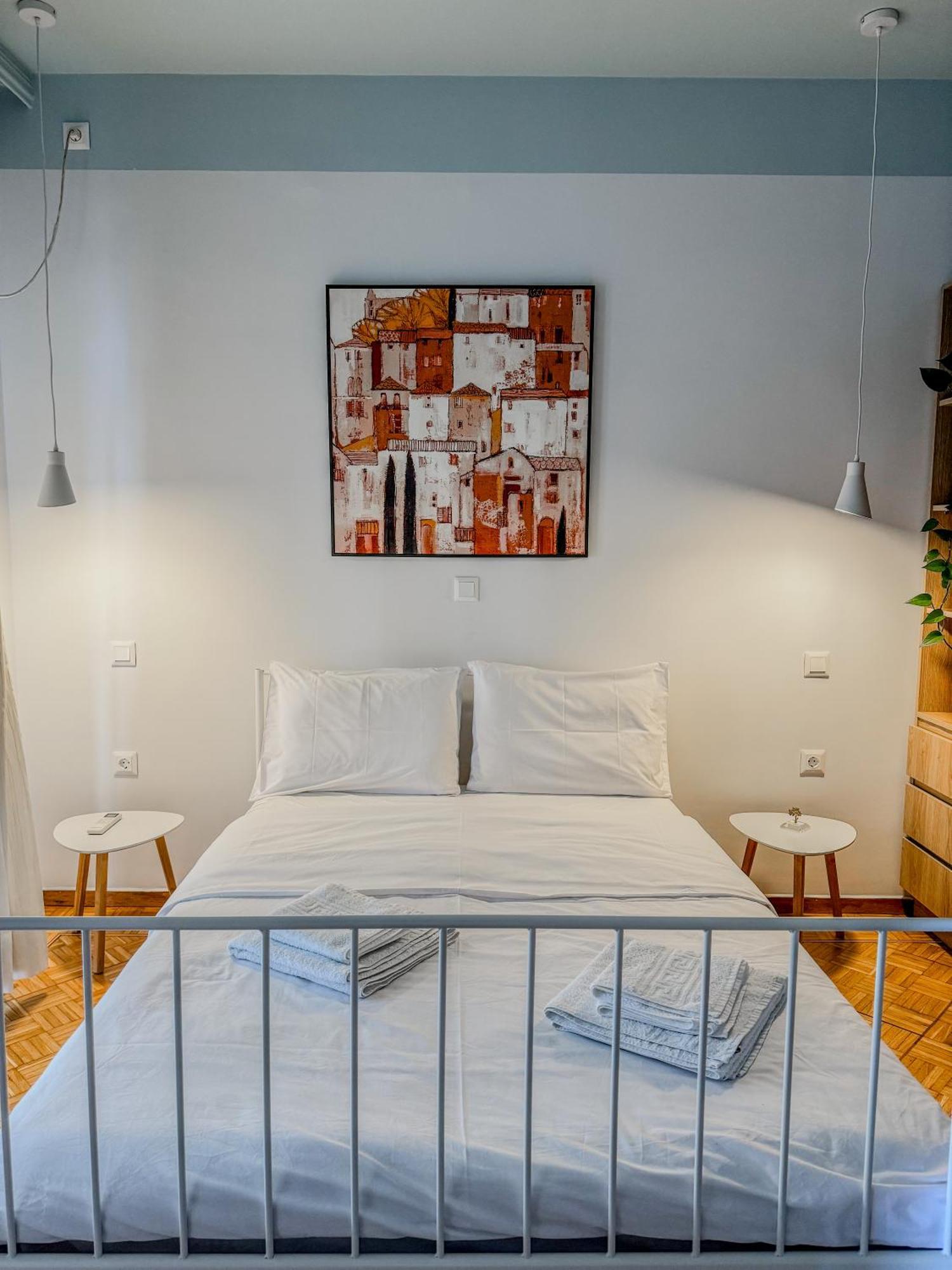 Apartment Near Metro + Port Piraeus Bagian luar foto